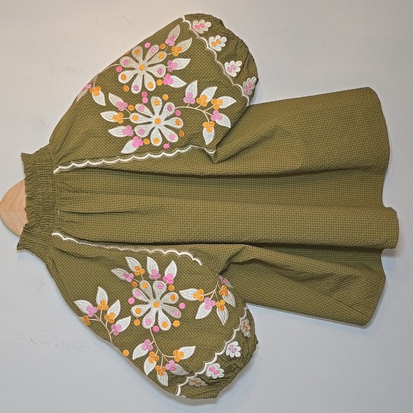 THML Eloise Embroidered Short Puff Sleeved V-Neck Pullover Lightweight Top - Picture 7 of 15